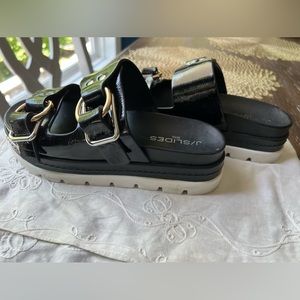 J/Slides NYC,  Baha platform Sandals. size 6.5. Black Leather.